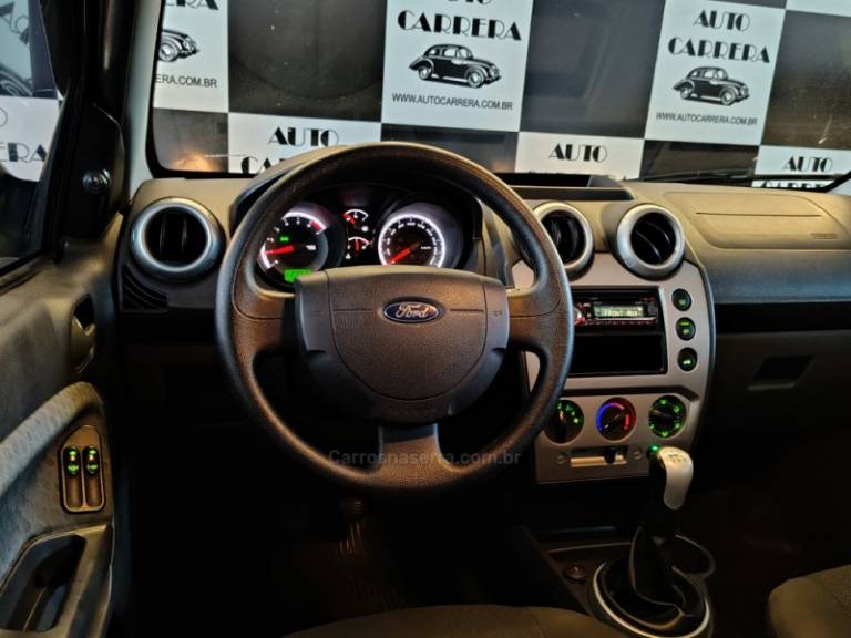 FORD - FIESTA - 2013/2014 - Dourada - R$ 33.900,00