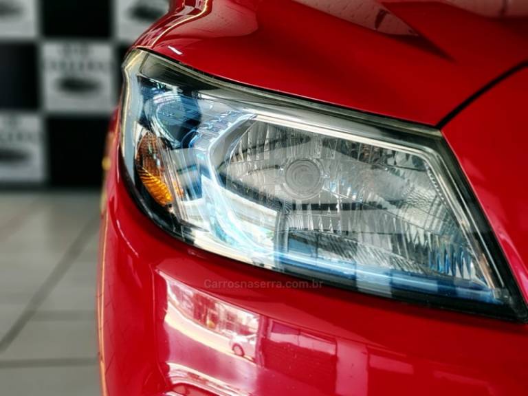 CHEVROLET - PRISMA - 2015/2015 - Vermelha - R$ 48.900,00
