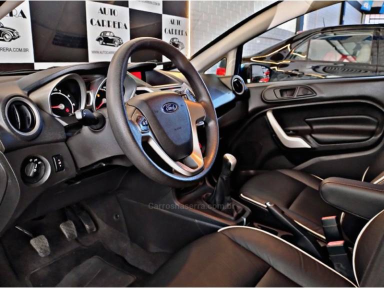 FORD - FIESTA - 2012/2013 - Azul - R$ 41.900,00