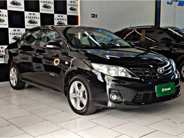 TOYOTA - COROLLA - 2013/2014 - Preta - R$ 66.900,00