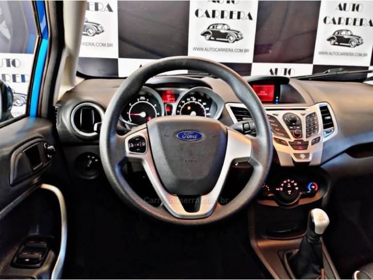 FORD - FIESTA - 2012/2013 - Azul - R$ 41.900,00
