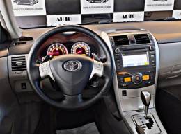 TOYOTA - COROLLA - 2013/2014 - Preta - R$ 66.900,00