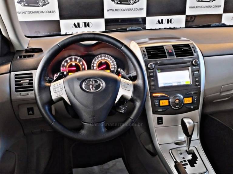 TOYOTA - COROLLA - 2013/2014 - Preta - R$ 66.900,00