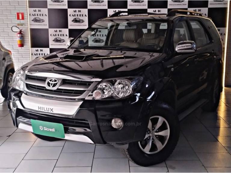 TOYOTA - HILUX SW4 - 2008/2008 - Preta - R$ 109.900,00