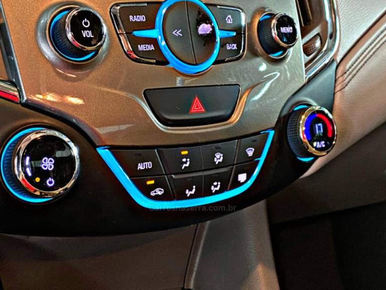 CHEVROLET - CRUZE - 2017/2018 - Branca - R$ 88.900,00