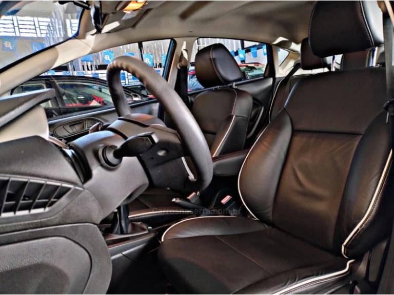 FORD - FIESTA - 2012/2013 - Azul - R$ 41.900,00