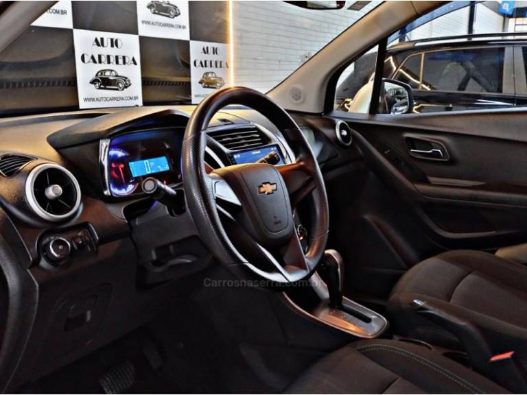 CHEVROLET - TRACKER - 2015/2016 - Prata - R$ 68.900,00