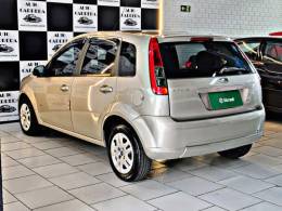 FORD - FIESTA - 2013/2014 - Dourada - R$ 33.900,00