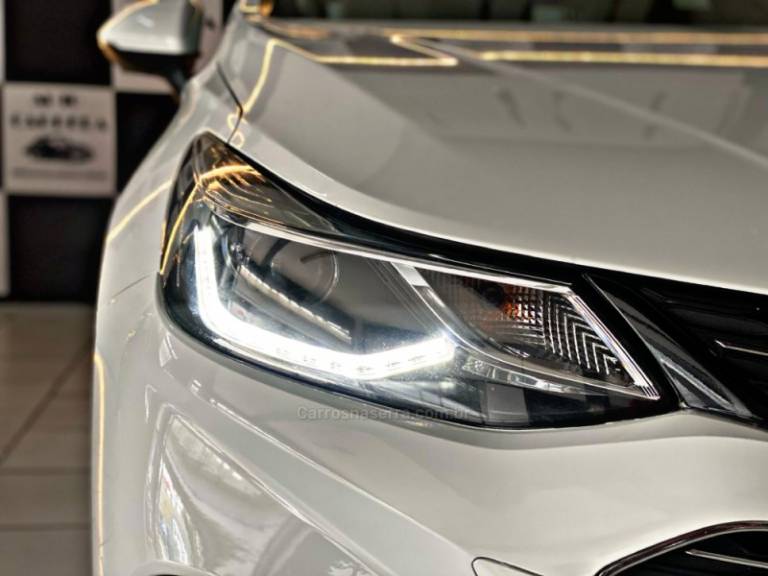 CHEVROLET - CRUZE - 2017/2018 - Branca - R$ 88.900,00