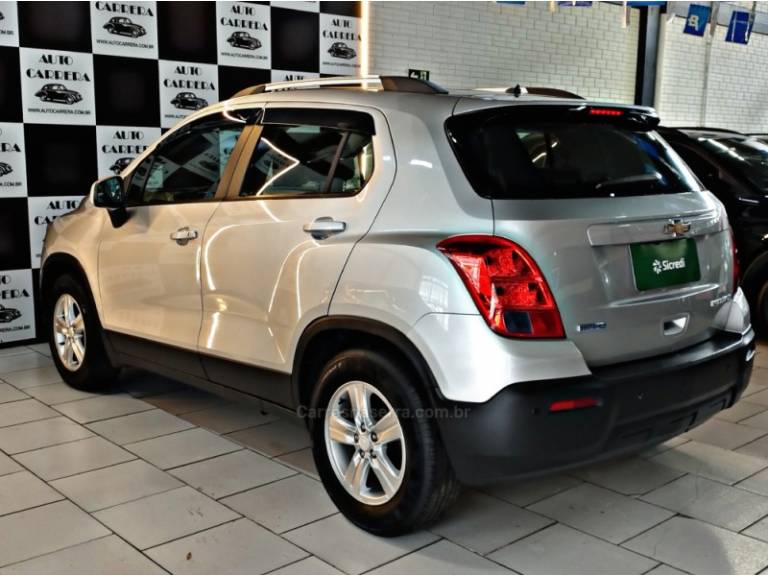 CHEVROLET - TRACKER - 2015/2016 - Prata - R$ 68.900,00