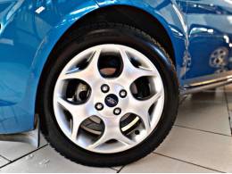 FORD - FIESTA - 2012/2013 - Azul - R$ 41.900,00