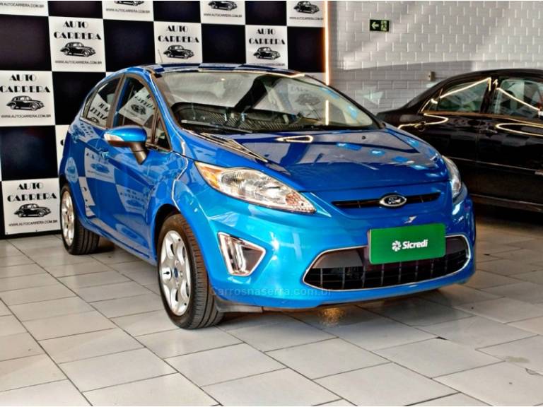 FORD - FIESTA - 2012/2013 - Azul - R$ 41.900,00