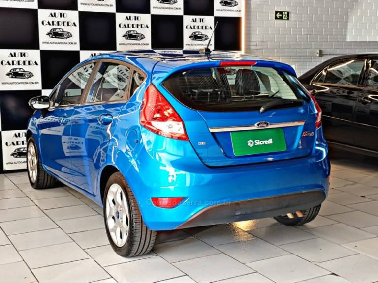 FORD - FIESTA - 2012/2013 - Azul - R$ 41.900,00
