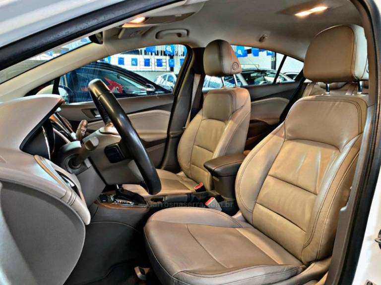 CHEVROLET - CRUZE - 2017/2018 - Branca - R$ 88.900,00