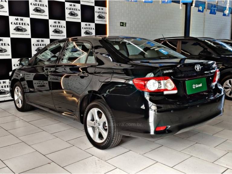 TOYOTA - COROLLA - 2013/2014 - Preta - R$ 66.900,00