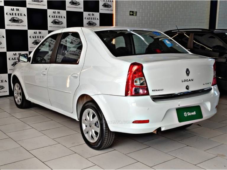 RENAULT - LOGAN - 2012/2013 - Branca - R$ 31.900,00