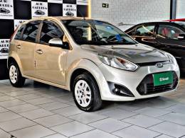 FORD - FIESTA - 2013/2014 - Dourada - R$ 33.900,00