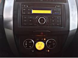 NISSAN - LIVINA - 2014/2014 - Preta - R$ 39.900,00