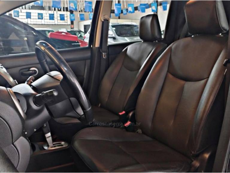 NISSAN - LIVINA - 2014/2014 - Preta - R$ 39.900,00